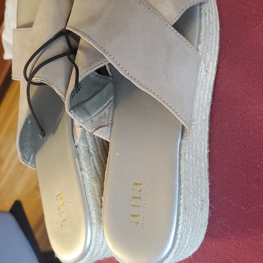 Sandals - Picture 2 of 4